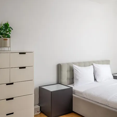 Ochota Spacious *