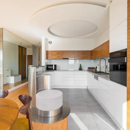 Ochota Spacious Apartment